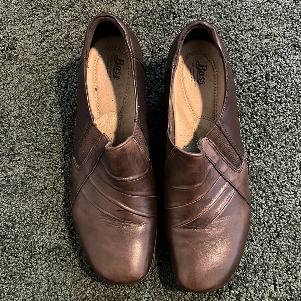 Bass slip on clogs
